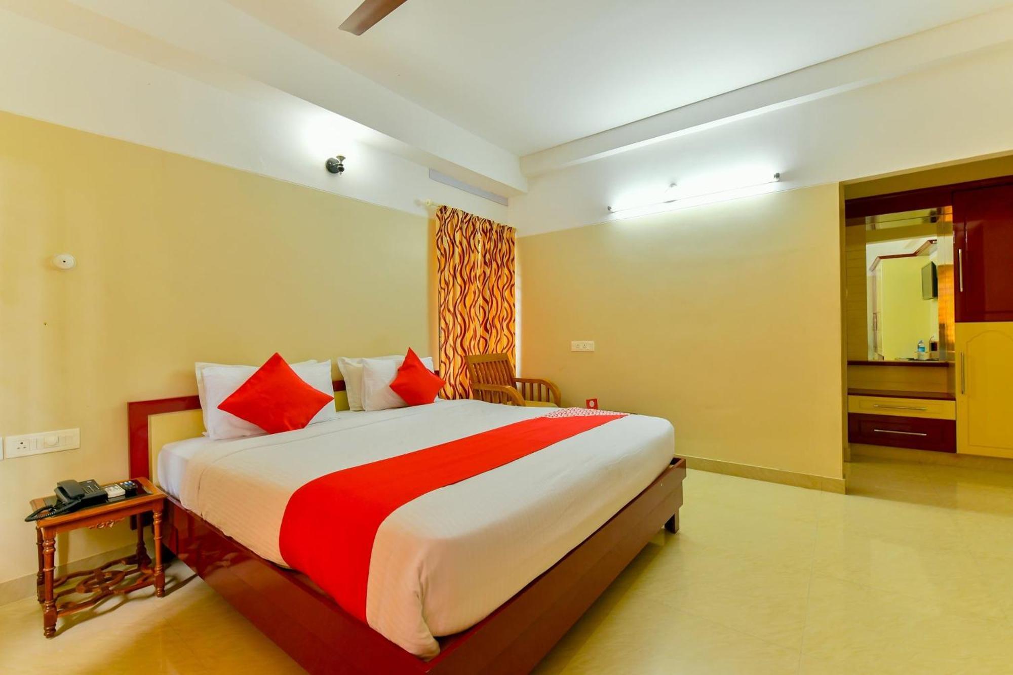 Oyo Flagship Uthradam Towers Ξενοδοχείο Thiruvananthapuram Εξωτερικό φωτογραφία